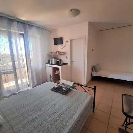 Bed and Breakfast White 2*