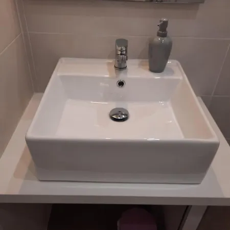 White Bed and Breakfast 2*